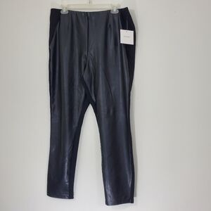 Ellen Tracy Leather-look front with material back pants, Size XL
